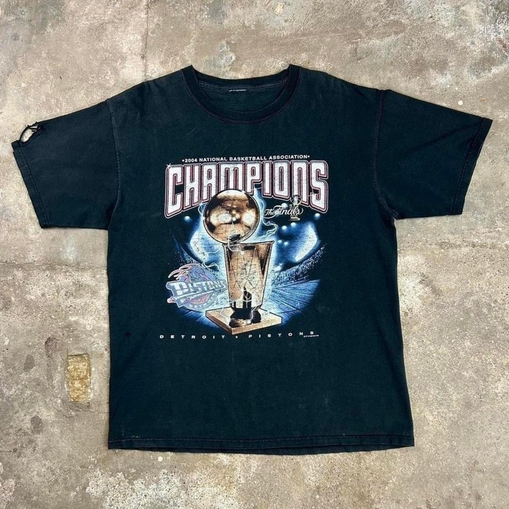 Vintage Detroit Pistons Shirt Size XL Black 2004 Champions NBA Finals Distressed